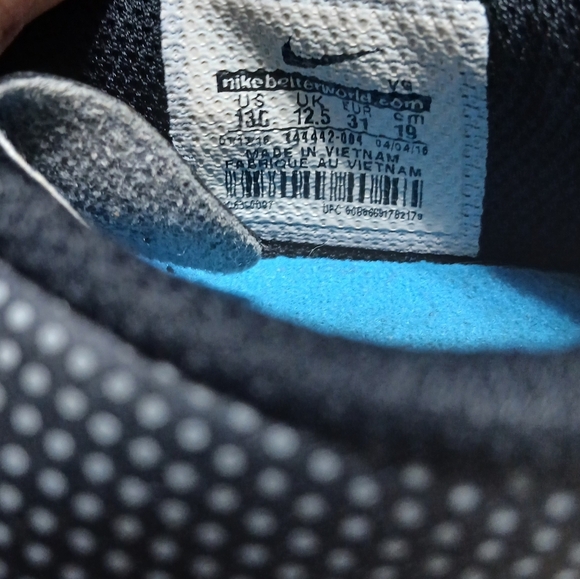 Nike Black and Gray Sports Sneakers - Picture 5 of 14